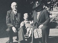 carlHansenJorgen  Annas forældre, tobakshandler Carl Hansen, Jørgen, og Anna Hansen